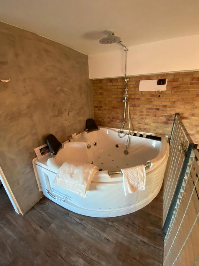 B2In Suite & Office Capriate San Gervasio Bagian luar foto