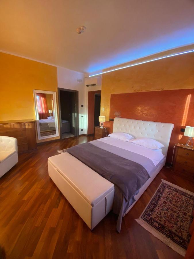 B2In Suite & Office Capriate San Gervasio Bagian luar foto