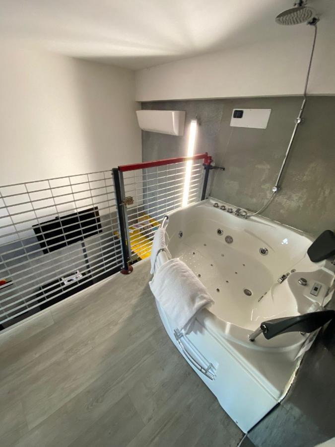 B2In Suite & Office Capriate San Gervasio Bagian luar foto